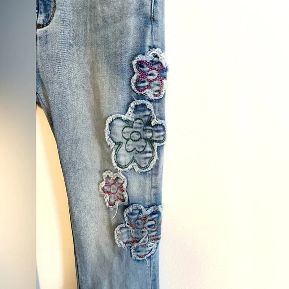 Oli & Hali High Waisted Floral Embroidered Boho Flare Jeans. Light Wash. Sz Med - Picture 4 of 8